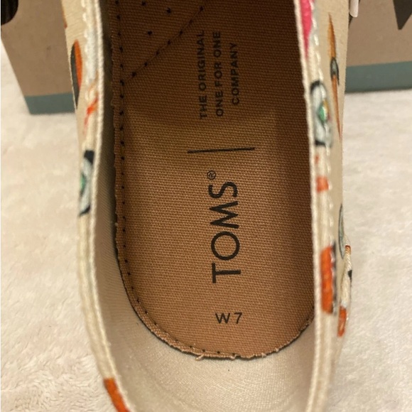 Toms Natural Beige Sushi Print Loafers - Picture 3 of 14